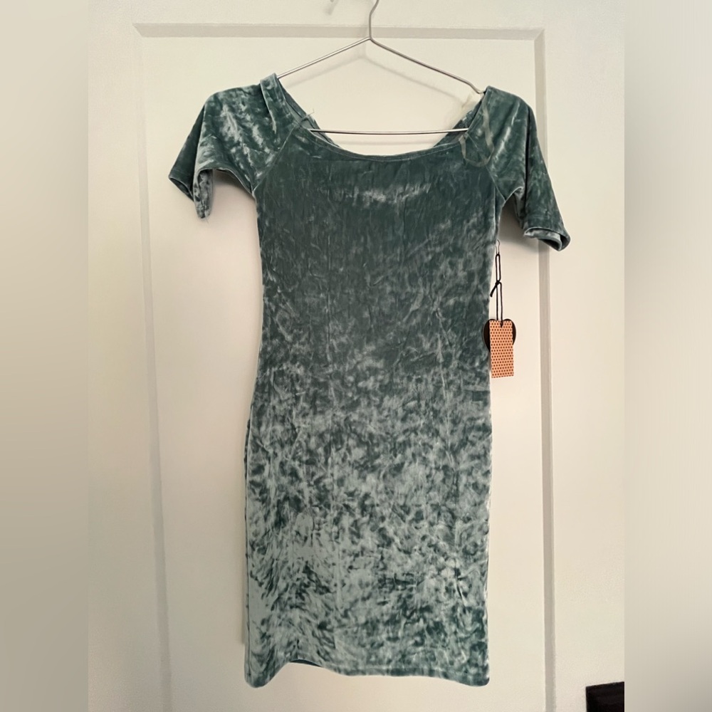 Green Velvet Stretchy Mini Dress Women’s Small New With Tags